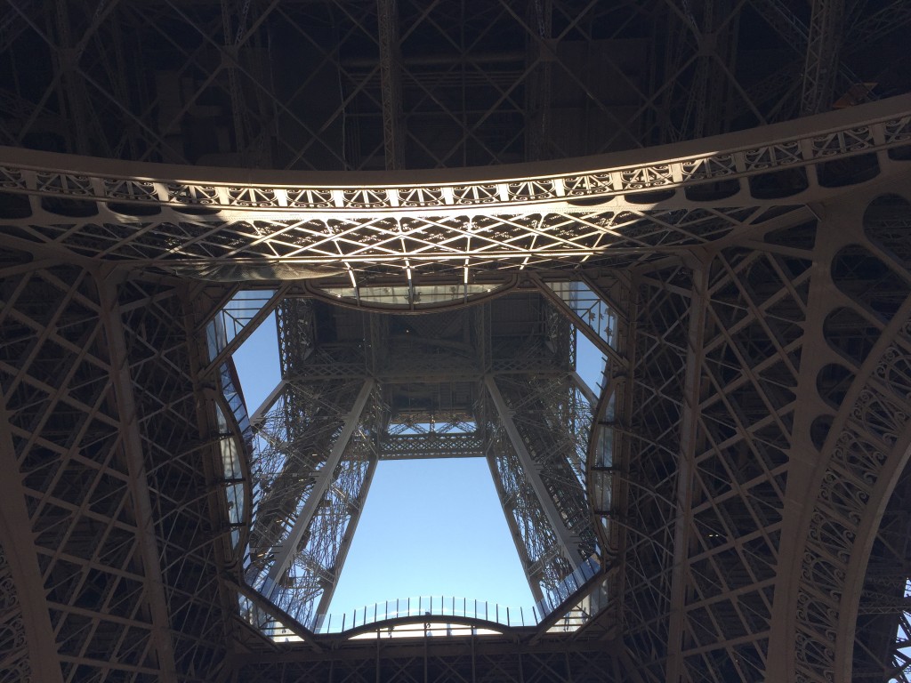 Eiffel Tower Middle